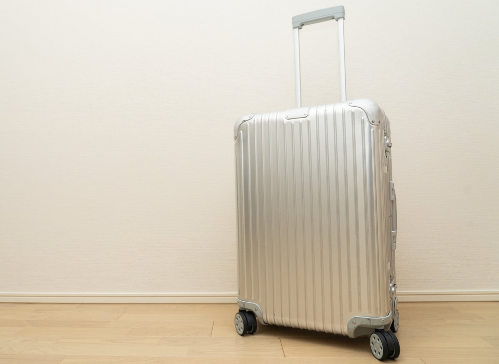 スーツケース処分方法まとめ！費用、無料引取、捨てるまで解説